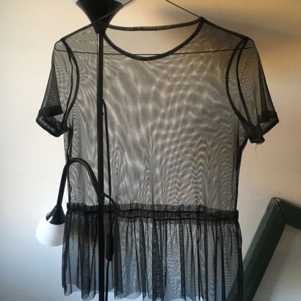 Tee shirt noire transparent, taille M